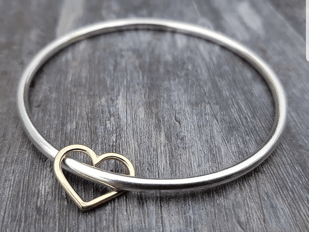 Floating Heart of Gold Charm Bangle