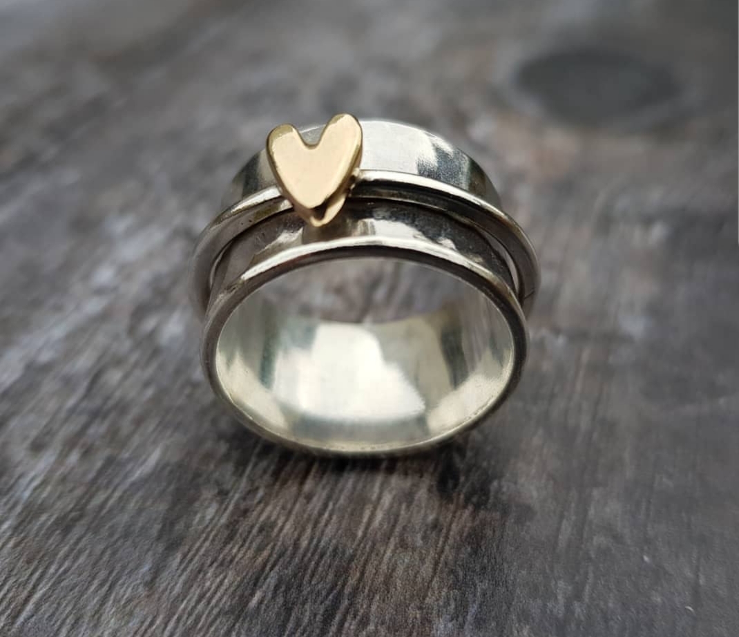 Chunky Love Heart Spinning Ring – 9ct Gold Heart