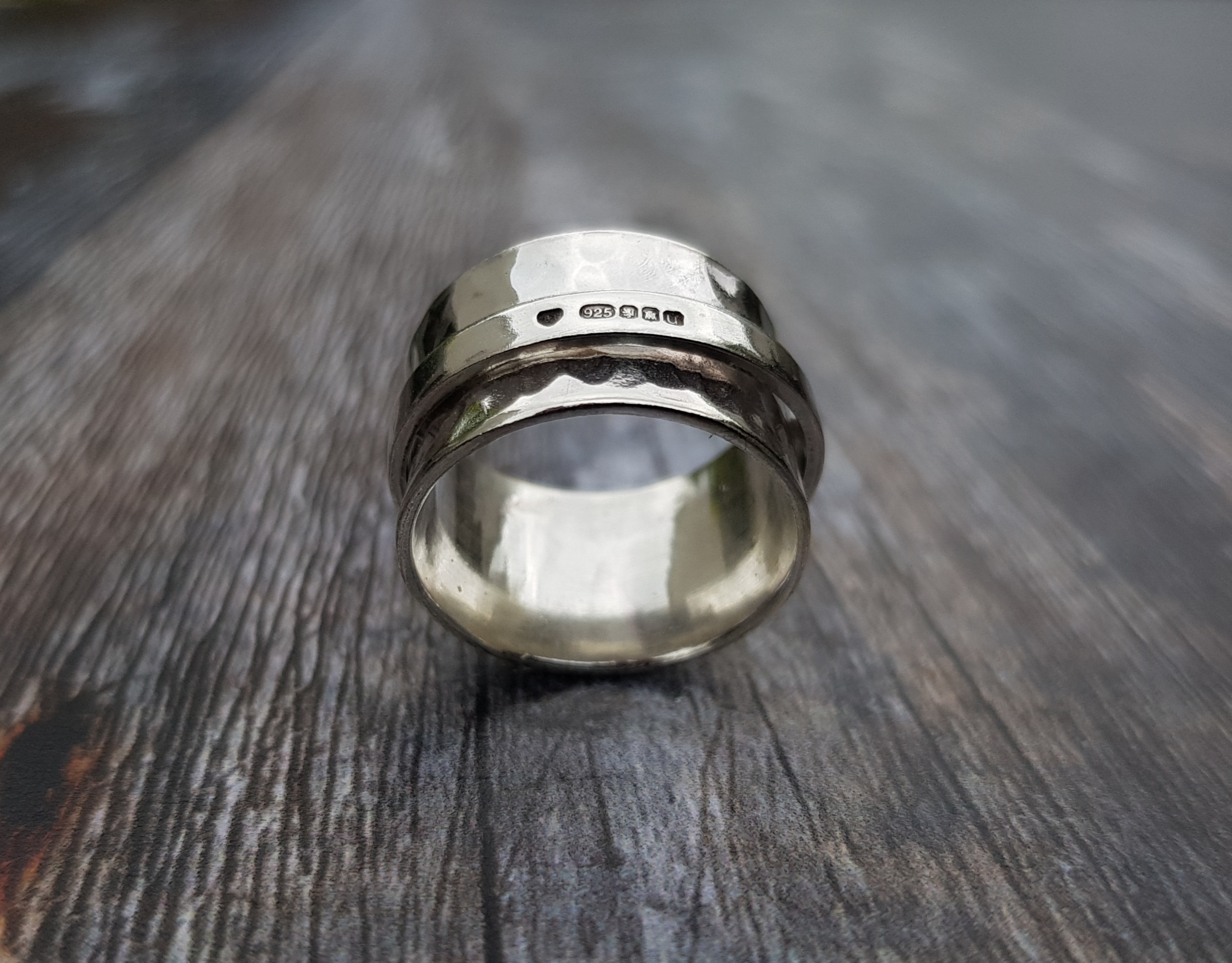 Simple Spinning Ring With Visible Hallmark